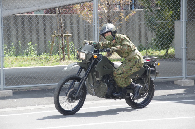 練馬駐屯地創設71周年：偵察用オートバイのニンジャダッシュ