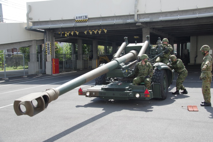 練馬駐屯地創設71周年：155mm榴弾砲FH70の展開訓練