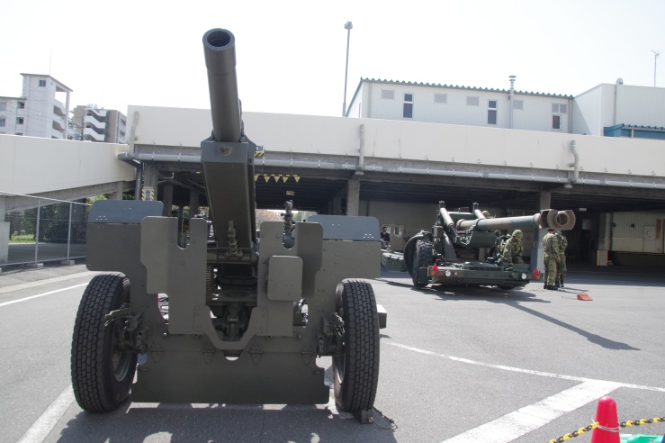 練馬駐屯地創設71周年：105mm榴弾砲とFH70