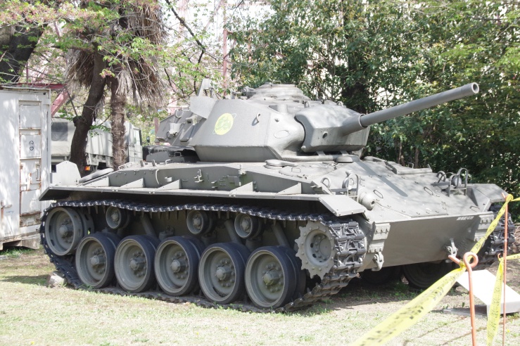 練馬駐屯地創設71周年：史料館前の戦車