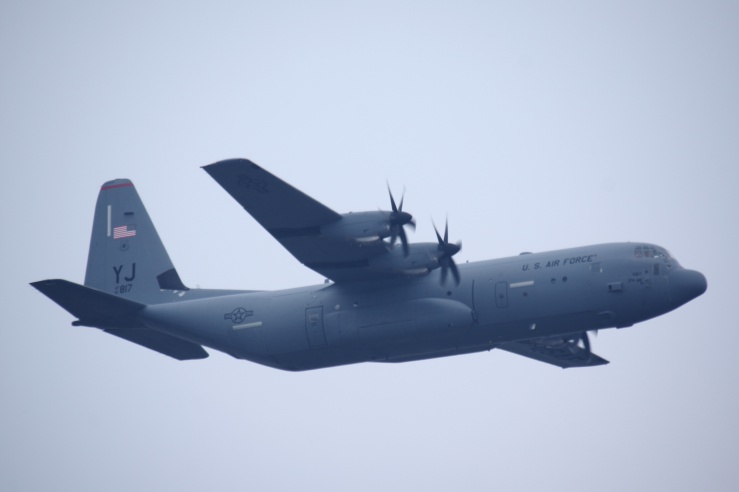 横田基地日米友好祭2022：C-130J上空通過