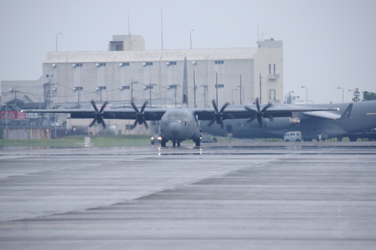 横田基地日米友好祭2022：C-130Jの地上滑走