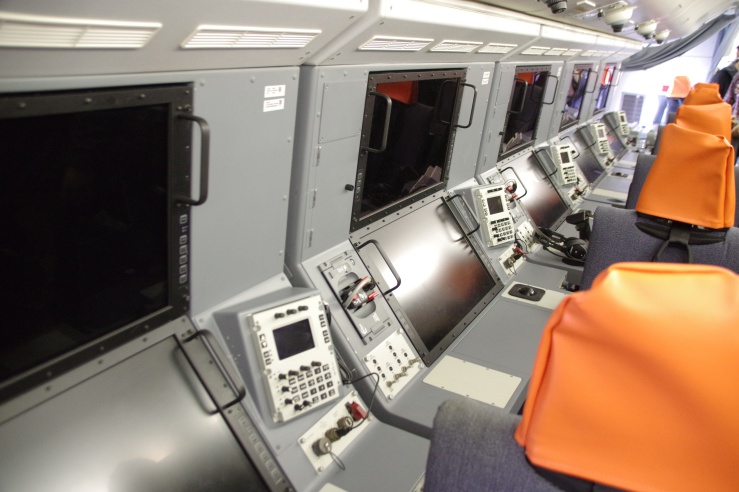 横田基地日米友好祭2022：哨戒機P-8Aの機内装置