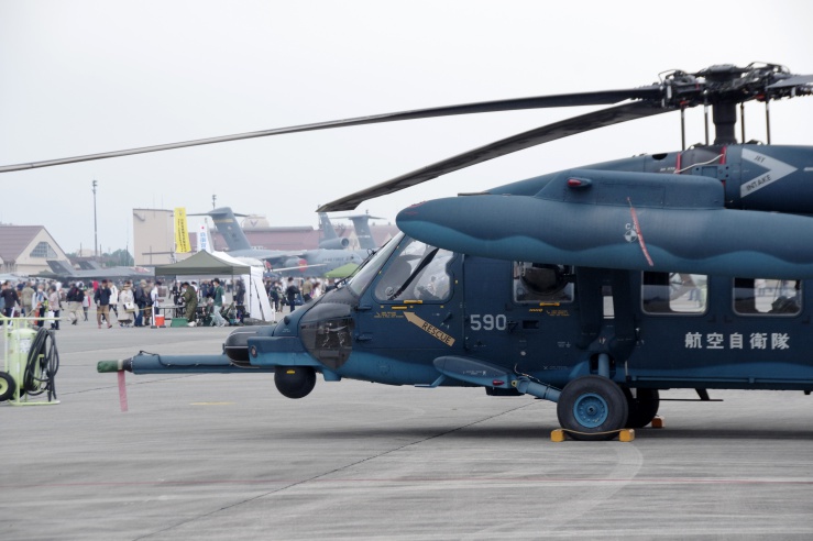 横田基地日米友好祭2022：UH-60Jと展示会場