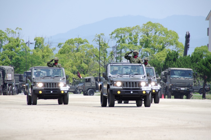 大久保駐屯地2022：車両部隊の観閲行進