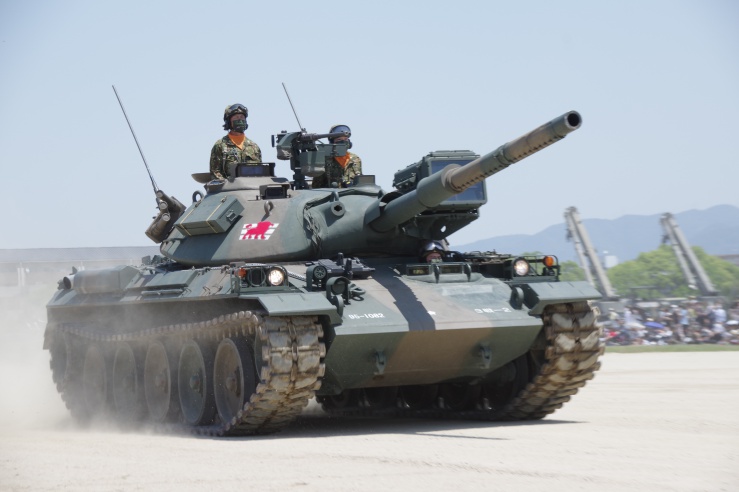 大久保駐屯地2022：74式戦車の観閲行進