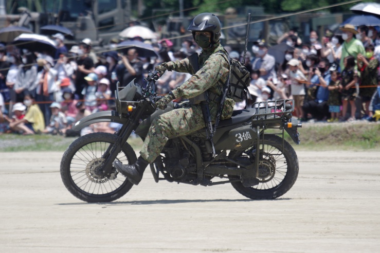大久保駐屯地2022：偵察用オートバイの進入