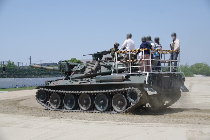 大久保駐屯地2022：74式戦車の体験試乗