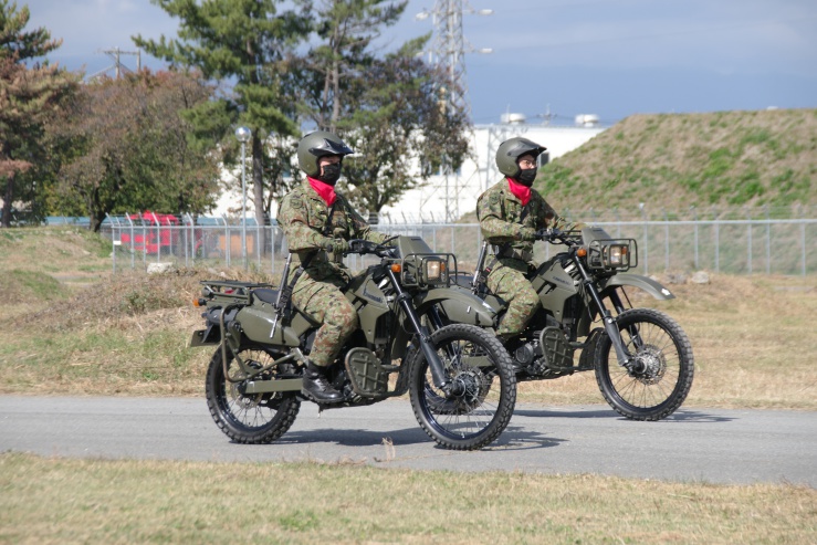 松本駐屯地：観閲行進「偵察用オートバイ」