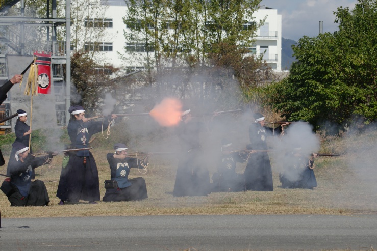 松本駐屯地：松本鉄砲隊「足軽への対抗射撃」