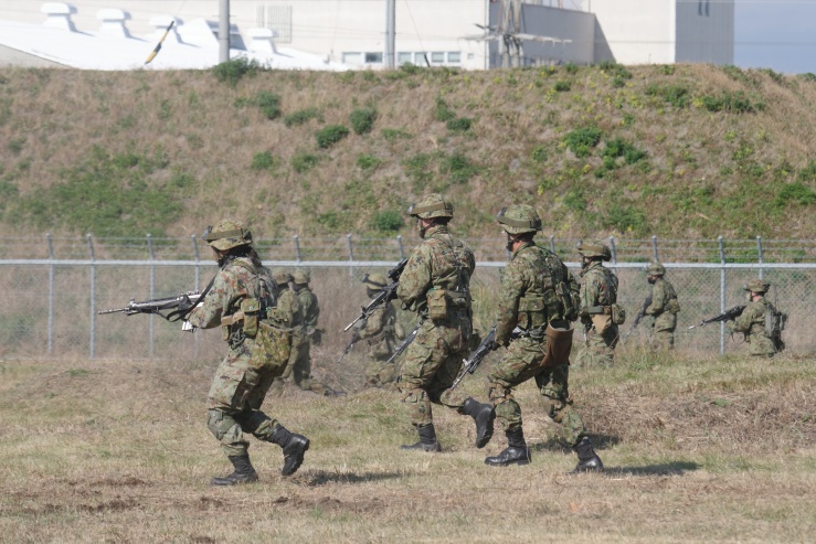 松本駐屯地：敵陣地への突撃