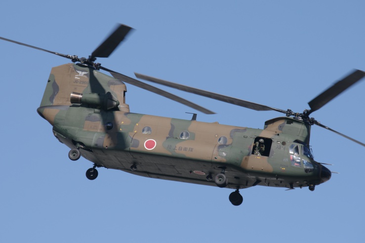 松本駐屯地創設72周年記念行事：大型輸送ヘリCH-47JAチヌーク