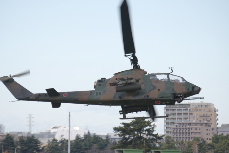 令和6年 第1空挺団 降下訓練始め：対戦車ヘリコプターAH-1Sコブラ