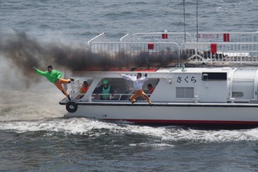 第70回 東京みなと祭｜消防演技：観光船から出火