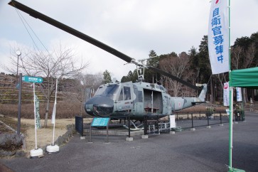 第1回富士山樹空の森まつり｜装備品展示会場とヘリ(uh-1)機内見学