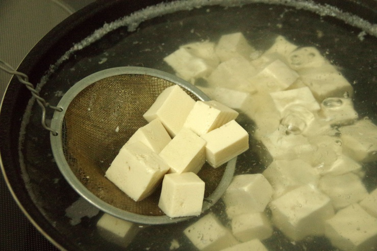 豆腐のからし焼き：湯通しした豆腐