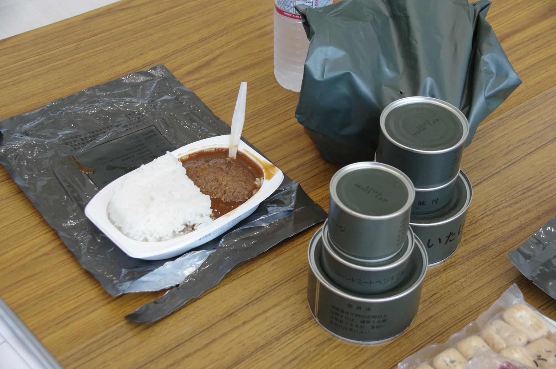 防人の食事 自衛隊の 食 について 装備 戦闘糧食等 陸自調査団