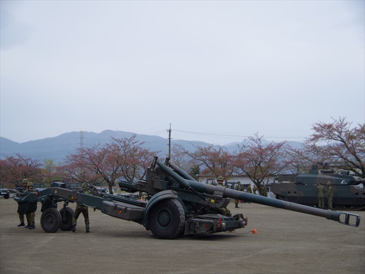 155mm榴弾砲FH70｜射撃体勢へ展開