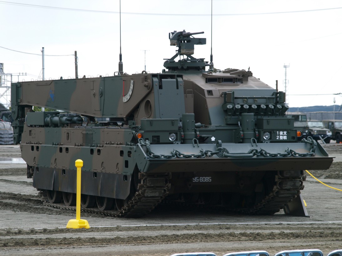 11式装軌車回収車 11crv 整備 修理作業 陸上自衛隊装備品 陸自調査団