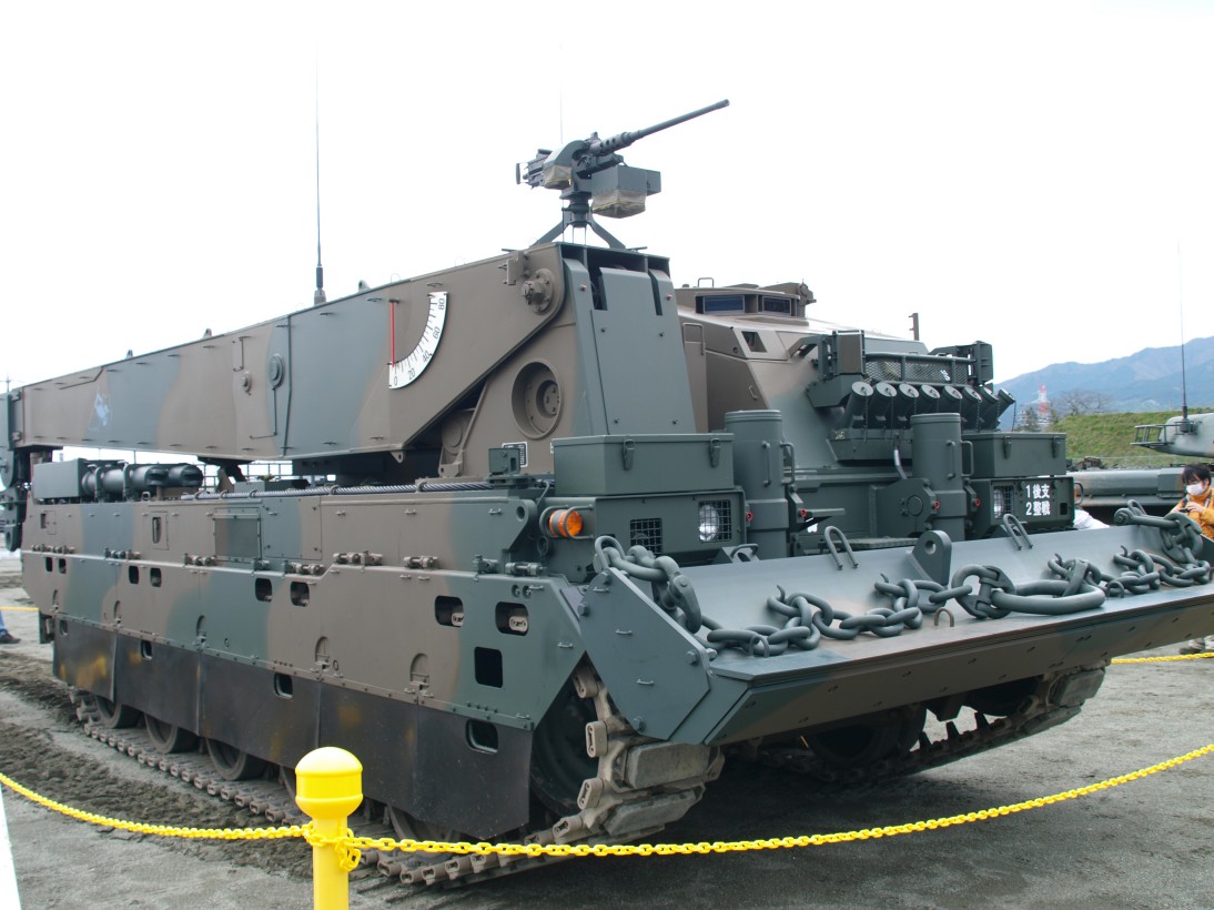 11式装軌車回収車 11crv 整備 修理作業 陸上自衛隊装備品 陸自調査団