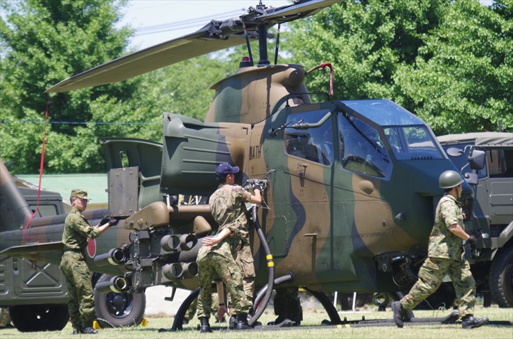AH-1Sコブラ｜給油作業