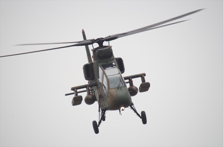観測ヘリコプターOH-1｜機体正面