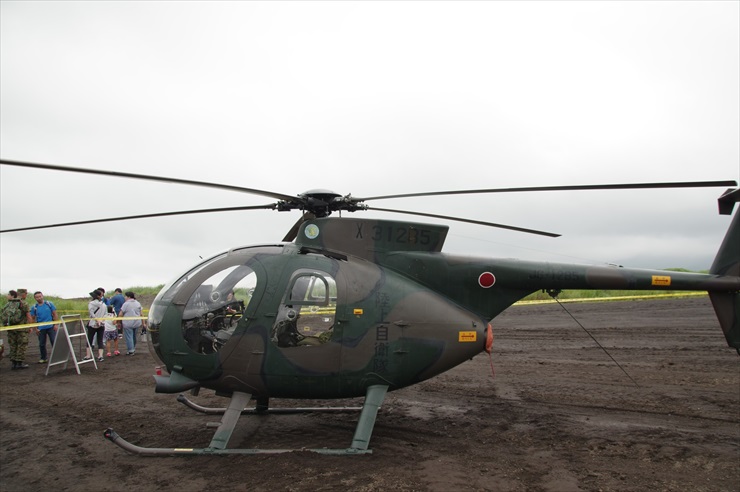 観測ヘリコプターOH-6D｜機体側面