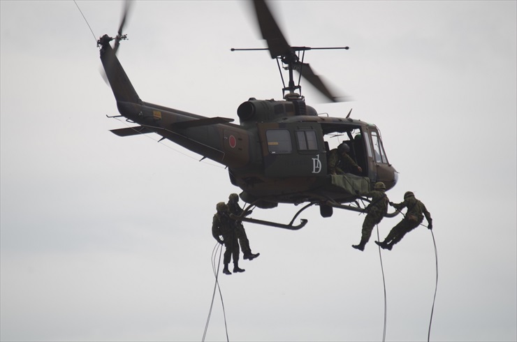 多用途ヘリコプター UH-1J｜リペリング降下