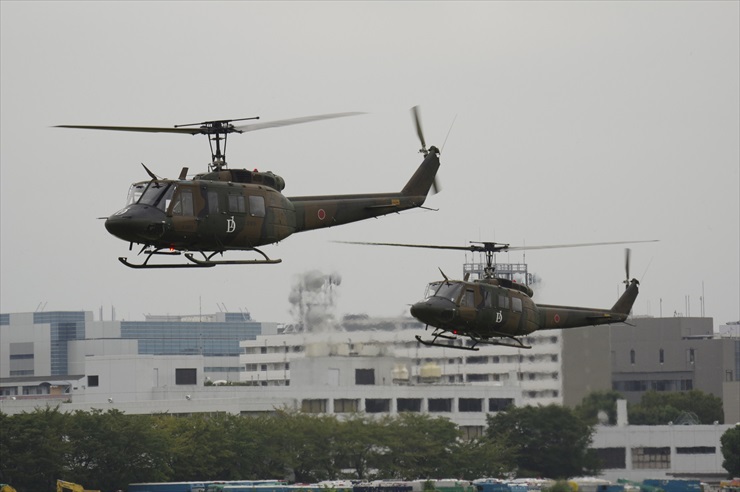 多用途ヘリコプター UH-1J｜一斉離陸