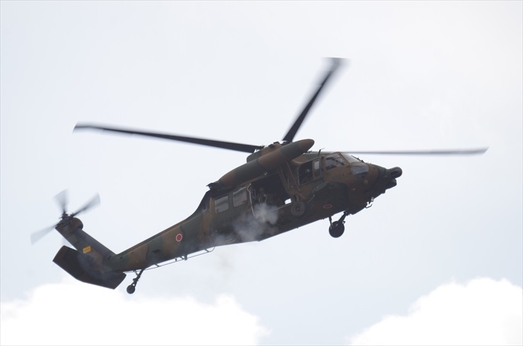 多用途ヘリコプターUH-60JA｜ドアガン射撃