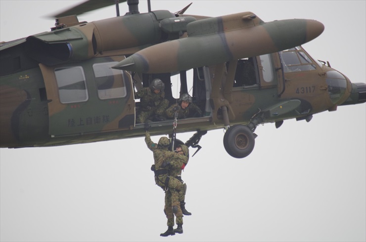 多用途ヘリコプターUH-60JA｜ホイスト救助