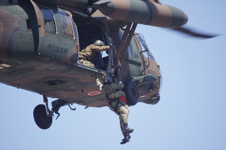 多用途ヘリコプターUH-60JA｜ホイスト救助