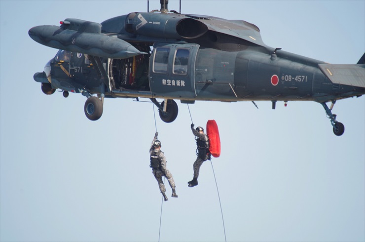 救難ヘリコプターUH-60J｜ホイスト救助