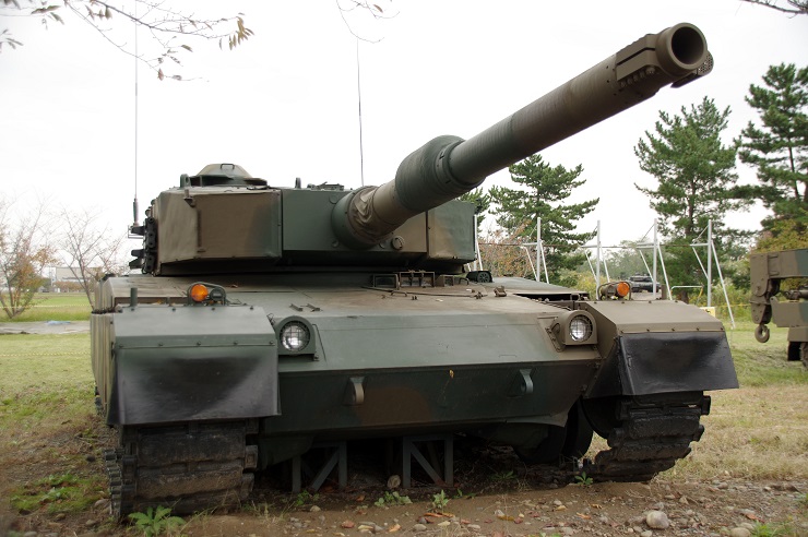 90式戦車：展示車両(武器学校)