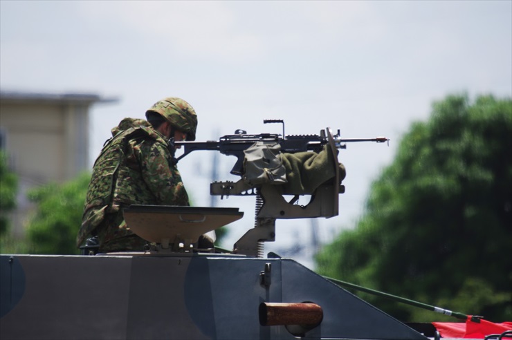 82式指揮通信車｜5.56mm機関銃MINIMI搭載