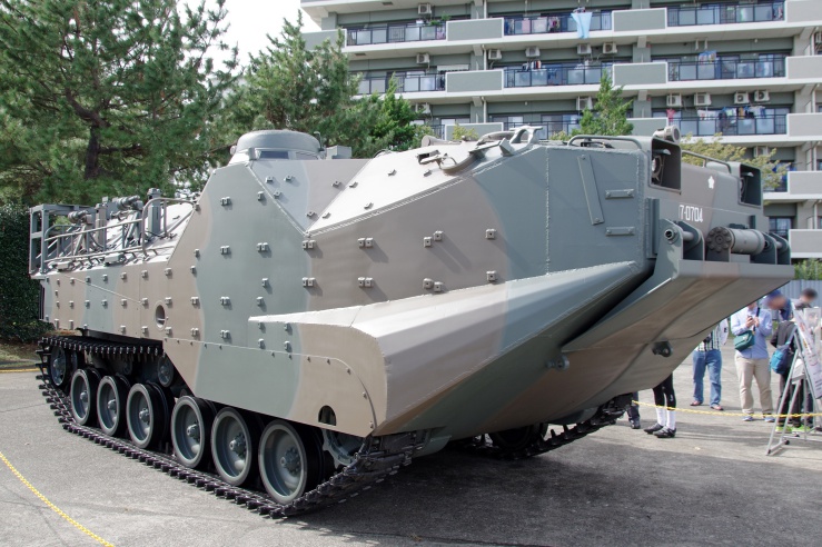 水陸両用車AAV7：指揮通信車型
