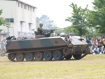 73式装甲車 73式装甲車